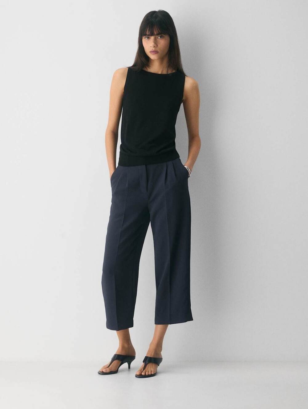 Aritzia Wilfred Cropped Effortless Pants Black size 6